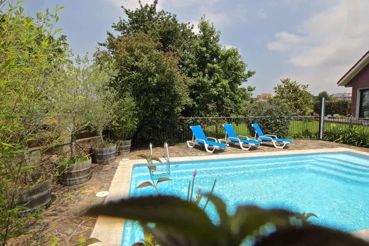 Imagen de Piscina con valla de seguridad