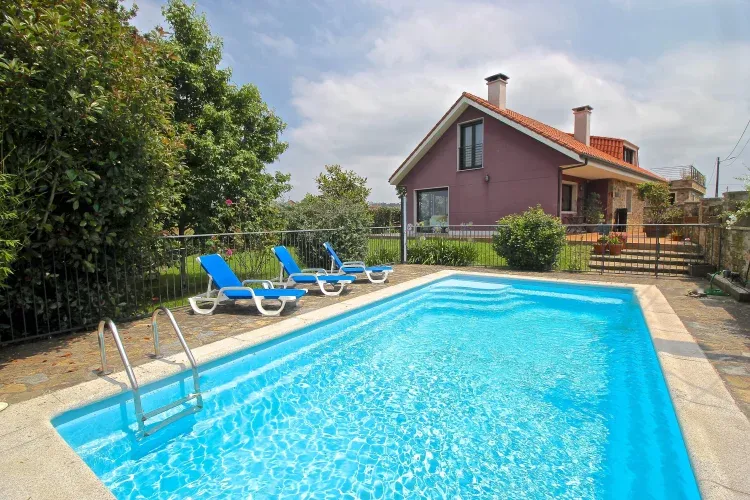 Imagen de Piscina con valla de seguridad