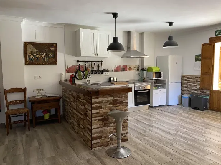 Imagen de Cocina completa con lavavajillas y lavadora