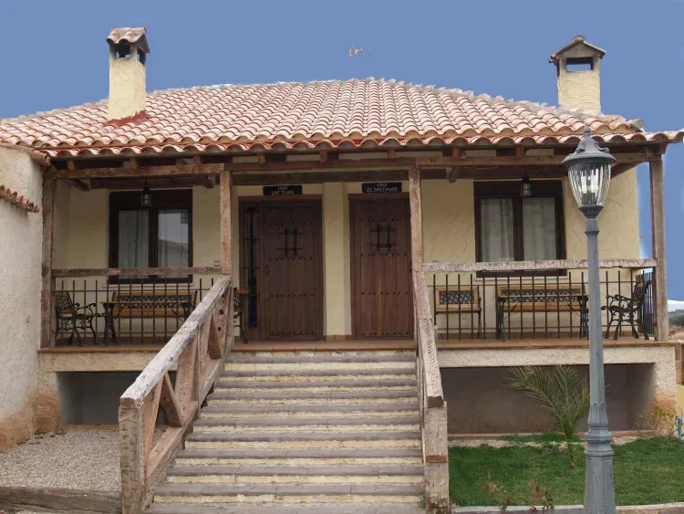 Imagen de entrada a casa palomar ylas tejas