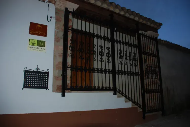Imagen de Entrada a los alojamientos.