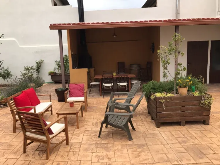 Imagen de Barbacoa y muebles de jardín