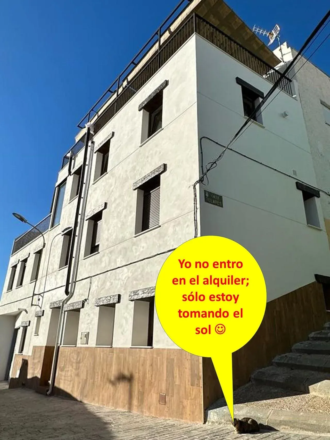 Imagen de La fachada y nuestro vecino