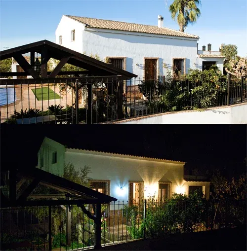 Imagen de Fachada de la casa - Noche y día