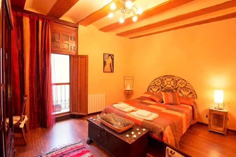 Imagen de Habitación de matrimonio con balcón