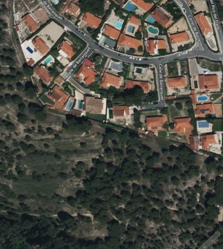 Imagen de Urbanizacion en plena sierra.