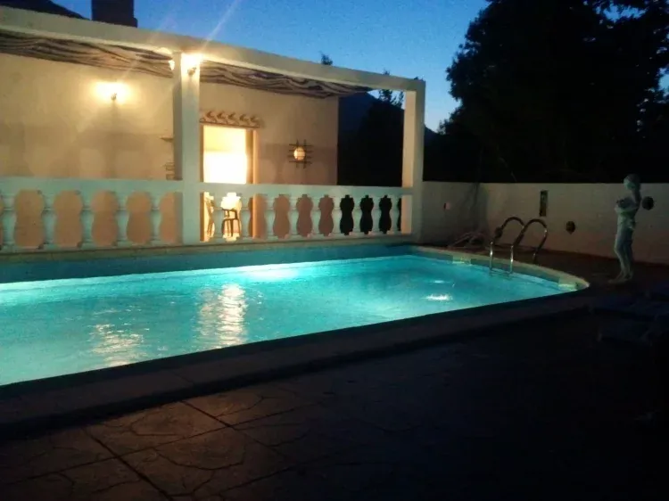 Imagen de Piscina de noche