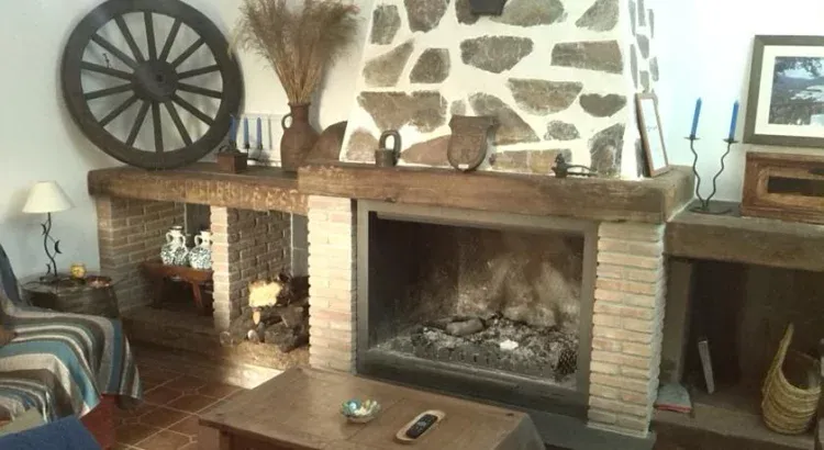 Imagen de Salón con chimenea