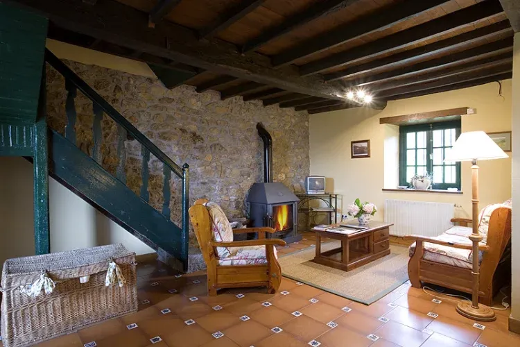 Imagen de salón con chimenea