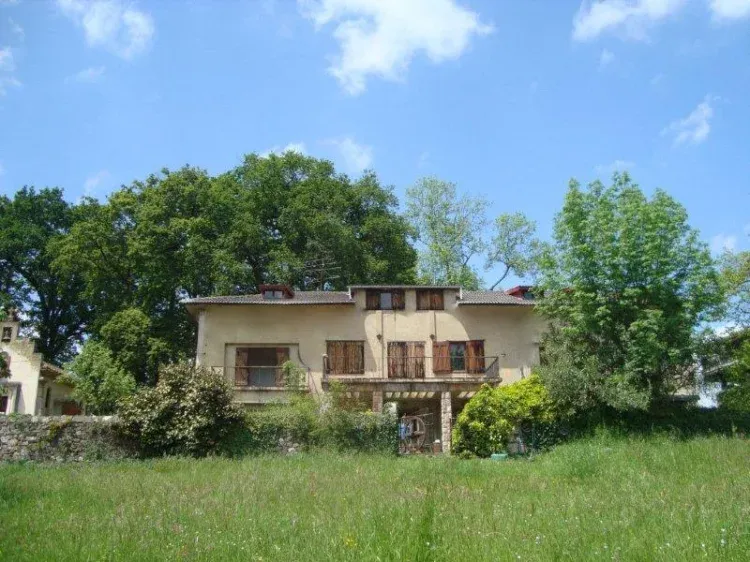 Imagen de Vista de la casa desde el campo