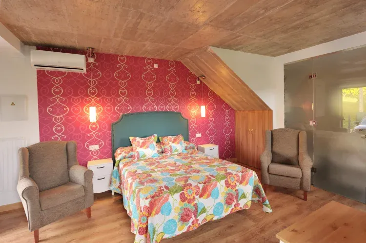 Imagen de Habitación con cama matrimonial estudio cama matrimonial estándar