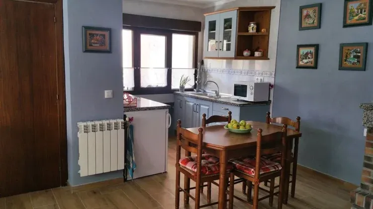 Imagen de Cocina amplia con comedor