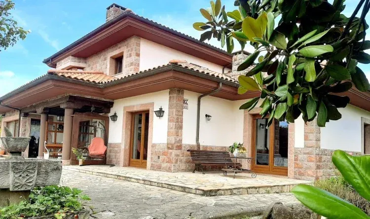 Imagen de Fachada exterior de la casa. 