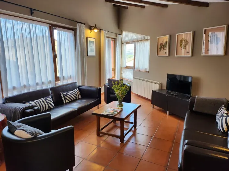 Imagen de Salón Comedor TORREON IHoyos del Espino (Ávila)#casasruralesgredos#casasAvila#casasconencanto#SierradeGredos#www.lascasasdeltorreon.com