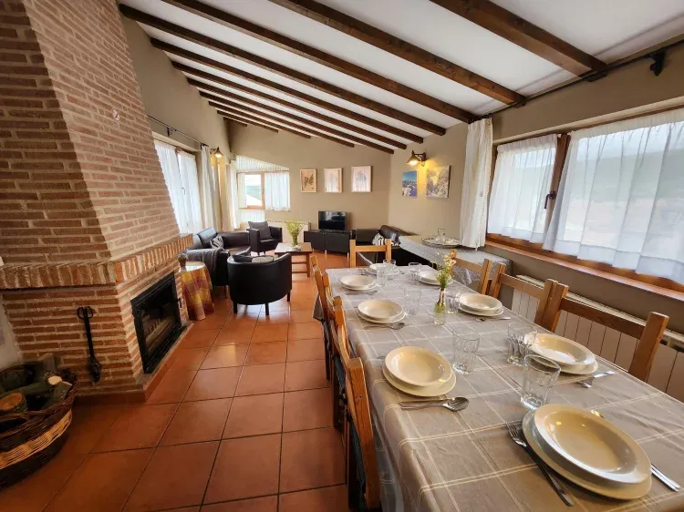 Imagen de Salón Comedor Torreón IHoyos del Espino (Ávila)#casasruralesgredos#casasAvila#casasconencanto#SierradeGredos#www.lascasasdeltorreon.com