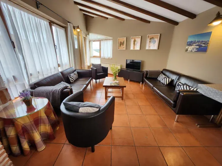 Imagen de Salón Comedor TORREON IHoyos del Espino (Ávila)#casasruralesgredos#casasAvila#casasconencanto#SierradeGredos#www.lascasasdeltorreon.com