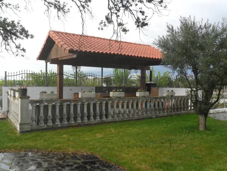 Imagen de pergola-cenador con barbacoa