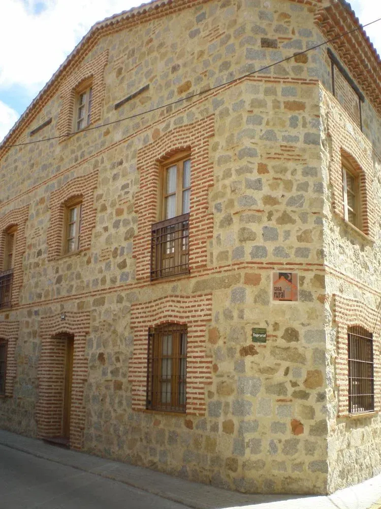 Imagen de Fachada principal de la casa rural