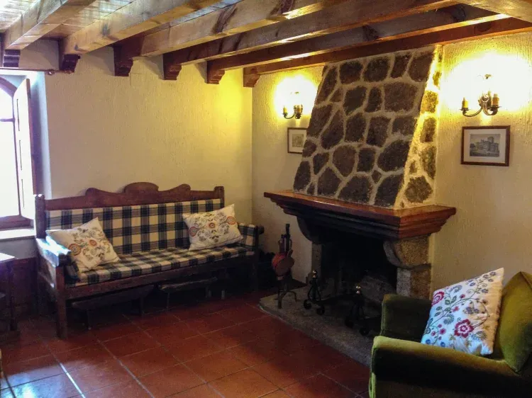 Imagen de Salón con chimenea