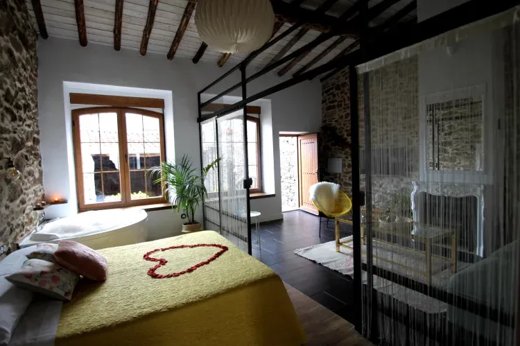 Imagen de HABITACION JACUZZI CHIMENEA