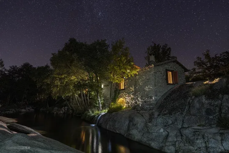 Imagen de Cascada - Piscina Natural de noche