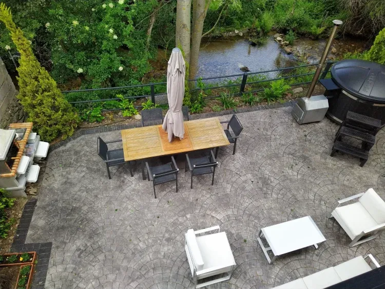 Imagen de Jardin con arroyo de montaña