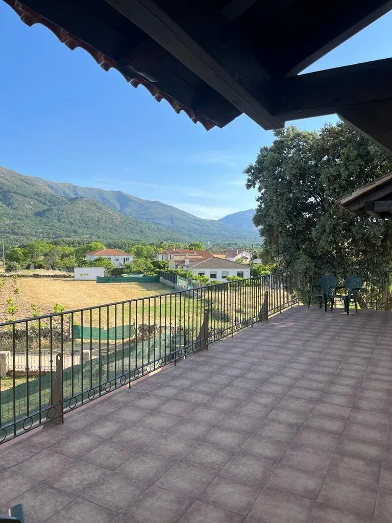 Imagen de Terraza en dos habitaciones con vistas a la Sierra