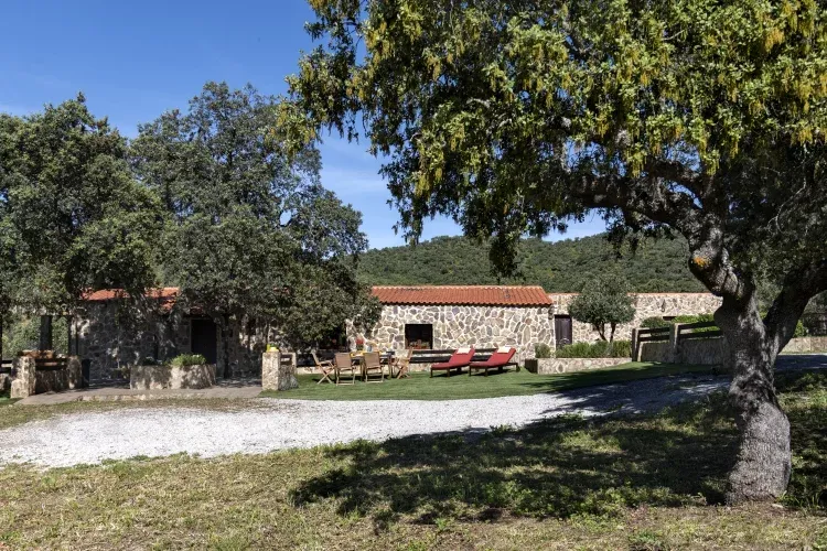 Imagen de Vista de la fachada principal de la casa