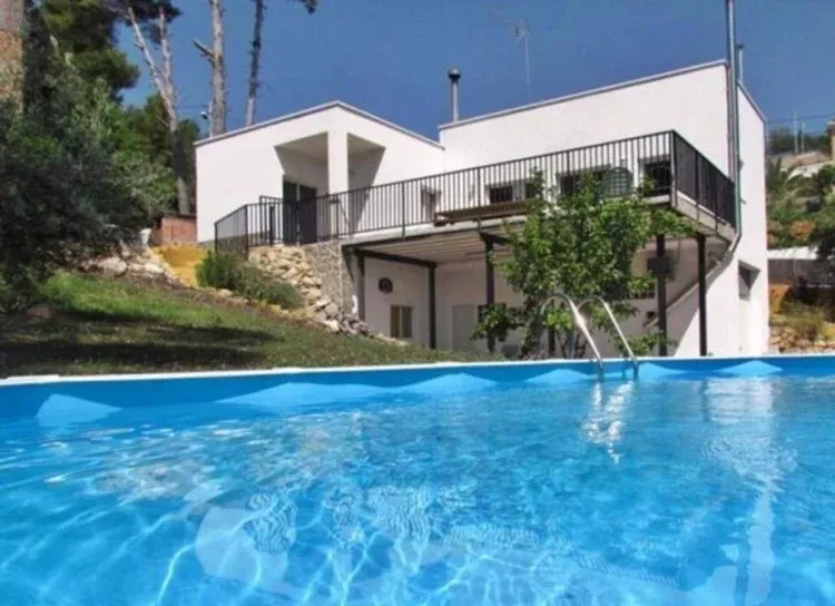 Imagen de Villa Maioli desde la piscina