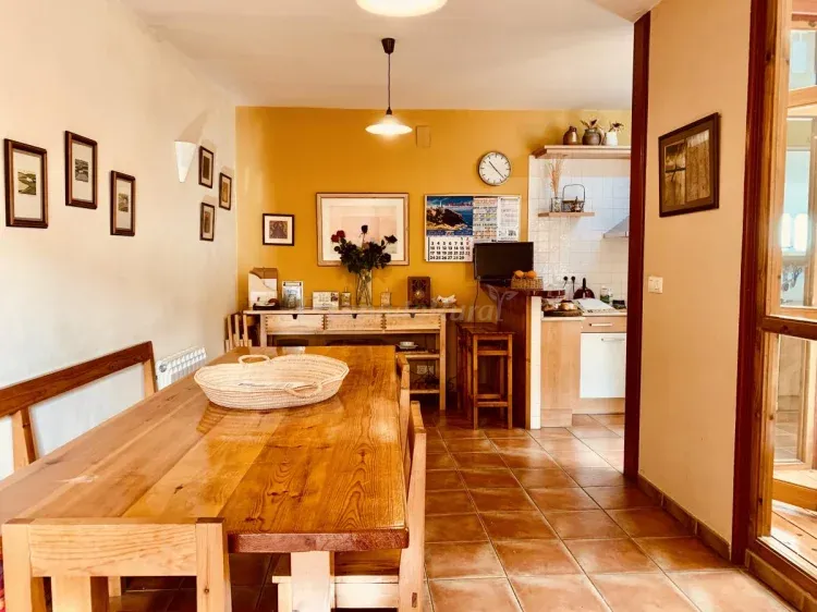 Imagen de Comedor entorno a una patio de singular belleza