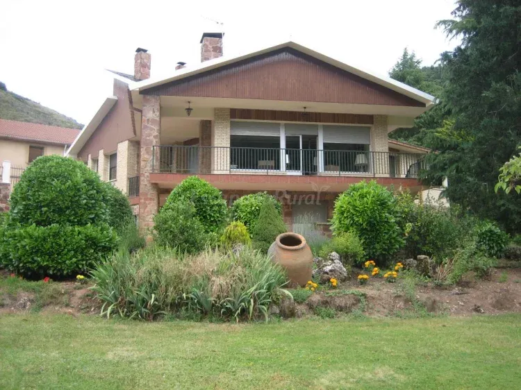 Imagen de Exterior casa desde el jardín