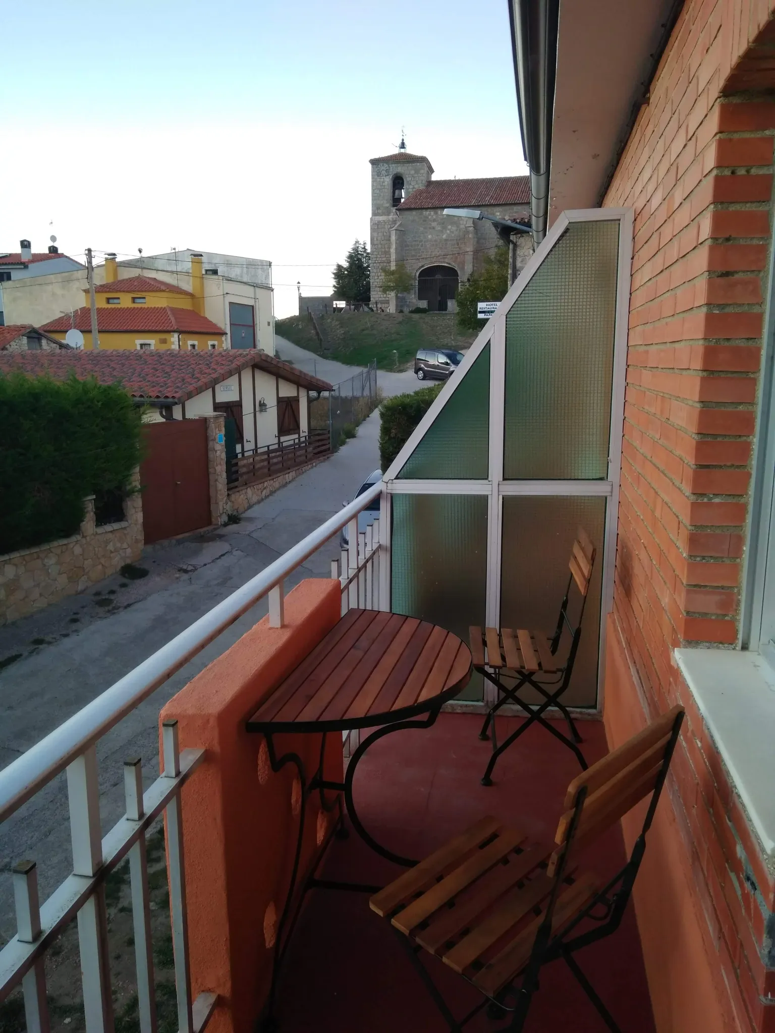 Imagen de balcón vistas a la iglesia