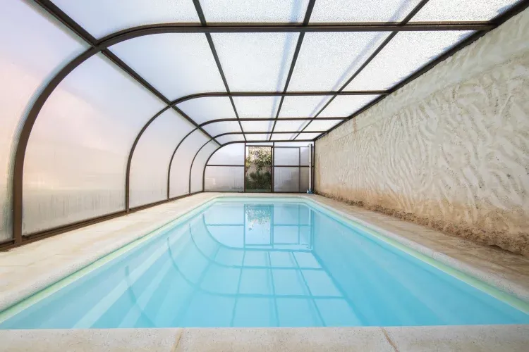 Imagen de Piscina cubierta depuradora salina, climatizada, 