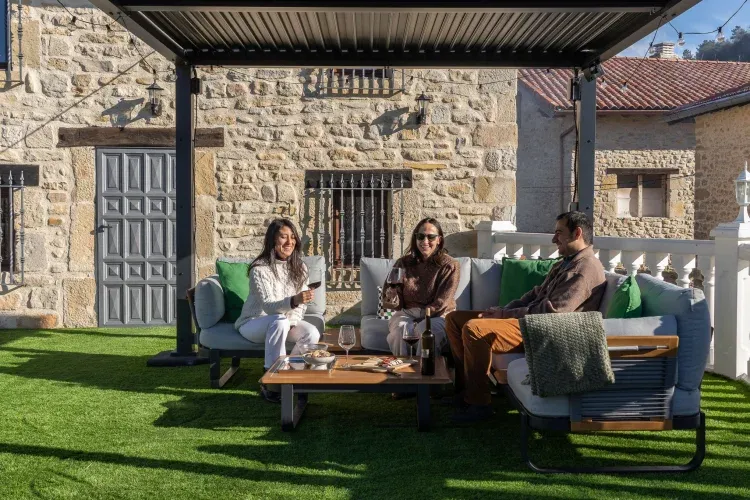 Imagen de Terraza con mobiliario, equipo de música con vistas al atardecer