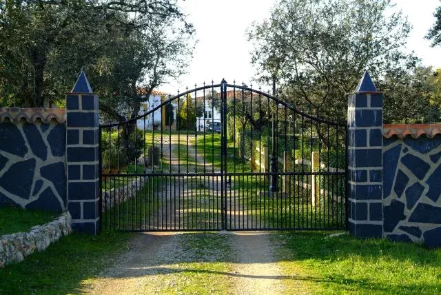 Imagen de Entrada al recinto de las casas