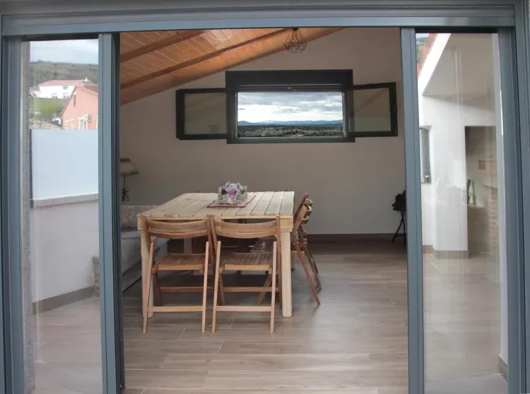 Imagen de Panorámica terraza y salón abuhardillado