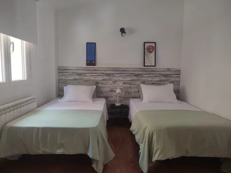 Imagen de habitacion con dos camas individuales