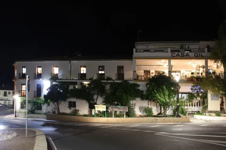 Imagen de CASA GIL de noche