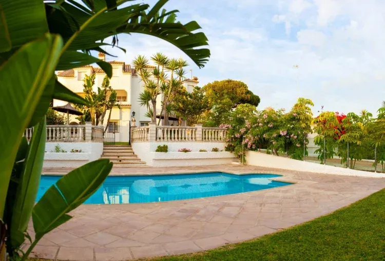 Imagen de Vista general y piscina