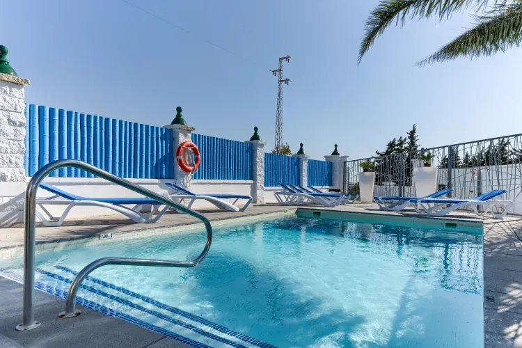 Imagen de PISCINA EXTERIOR
