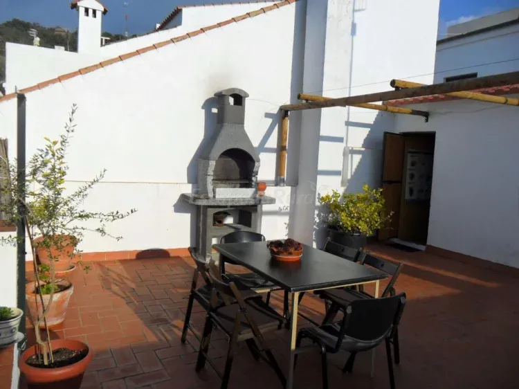 Imagen de Barbacoa y mobiliario en la terraza-azotea