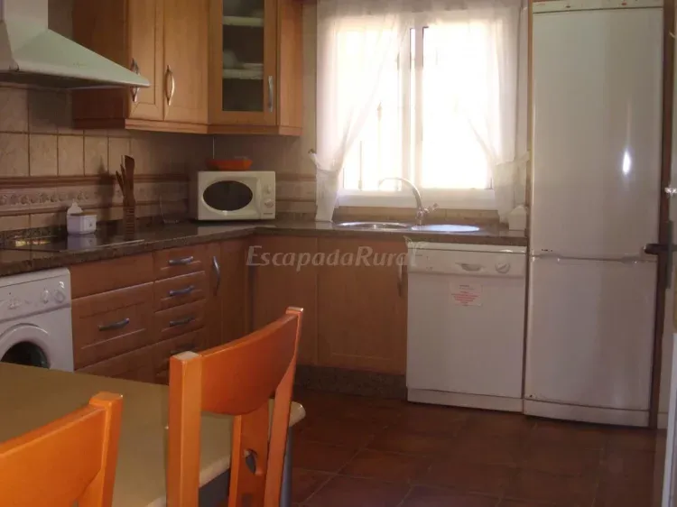 Imagen de Cocina con comedor