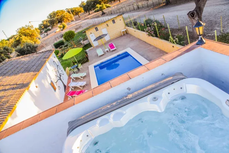 Imagen de Jacuzzi y piscina
