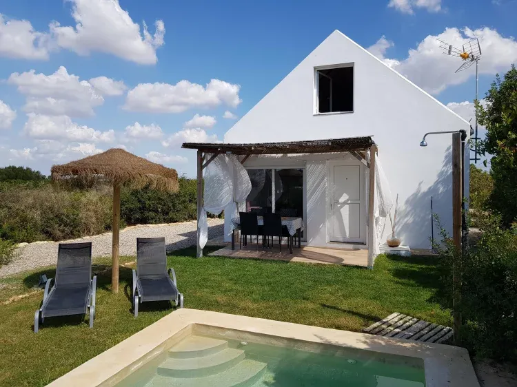 Imagen de Piscina y exterior