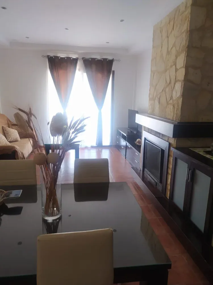 Imagen de Salón con chimenea 