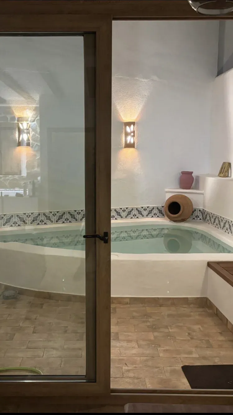 Imagen de Patio y piscina