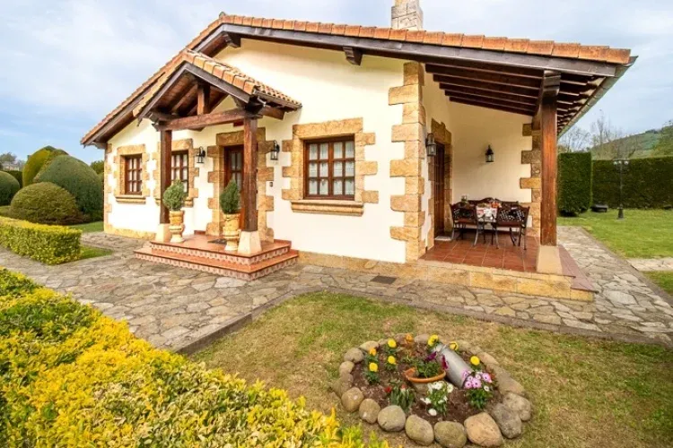Imagen de Entrada a la casa y detalles del jardín.