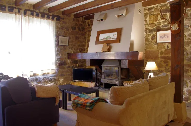 Imagen de Salón con chimenea