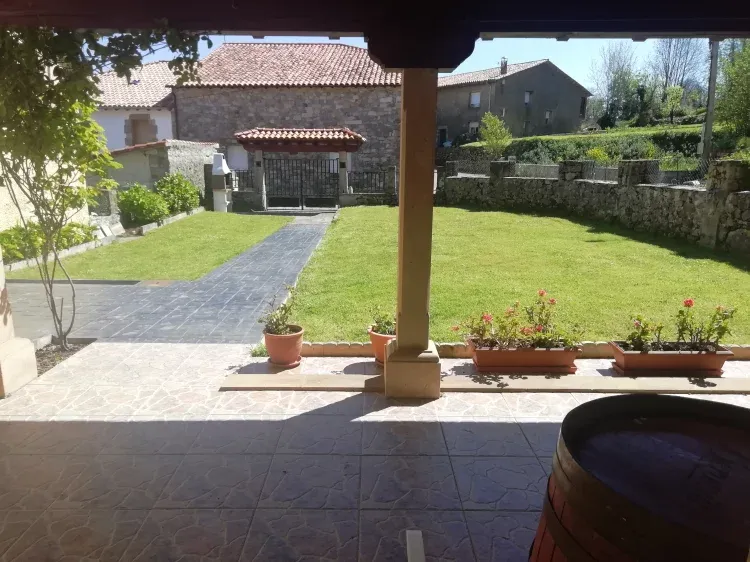 Imagen de Porche y jardin con Barbacoa