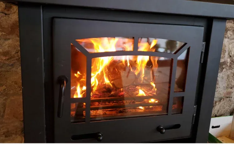 Imagen de chimenea porche